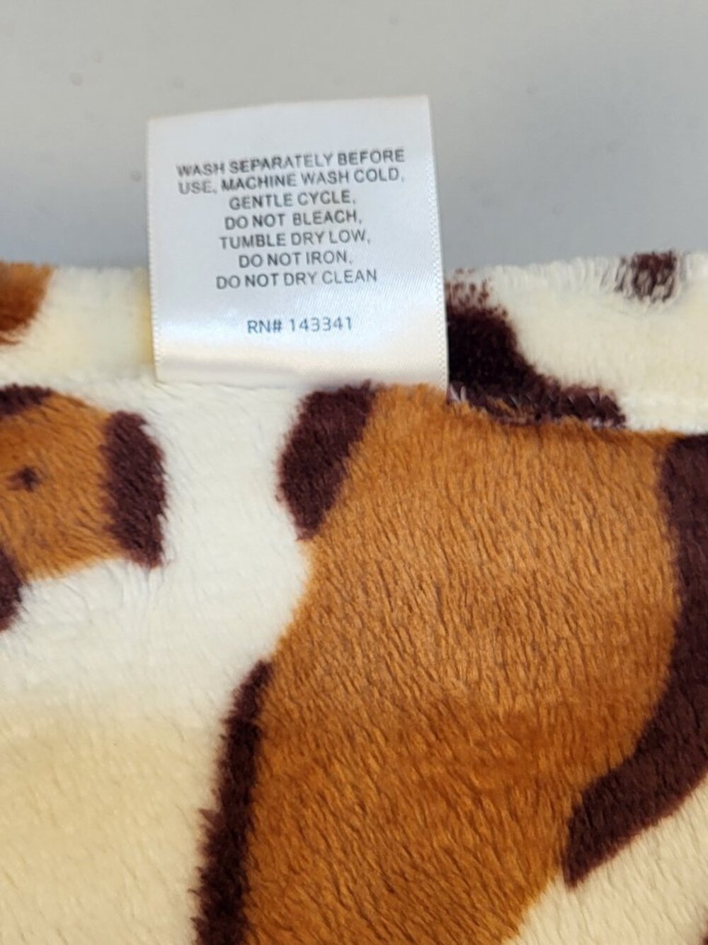 Vtg Leopard Throw Blanket Bedding Animal Print Super Plush Soft Polyester 59"x50 - Picture 5 of 7